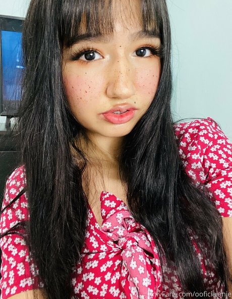 ooficialanie model naked gallery