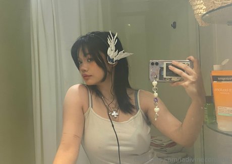 iadivinecomedie pornstar beautiful photos