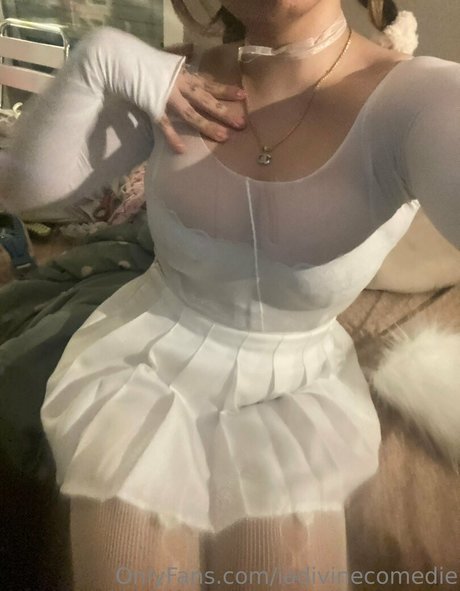 iadivinecomedie model nude archive