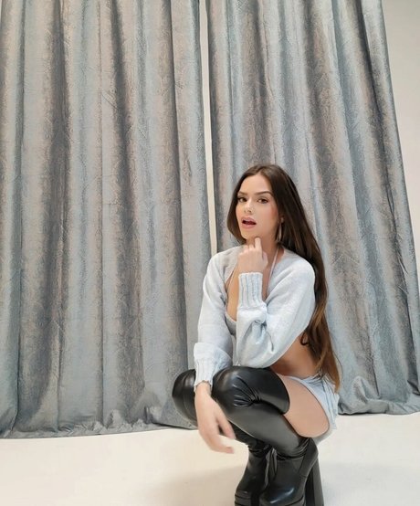 adelinesofficial model xxx img