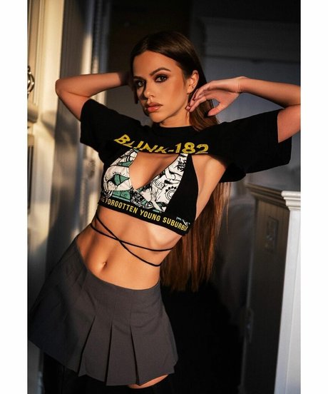 adelinesofficial pornstar erotic gallery