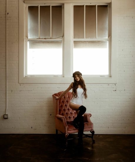 adelinesofficial naked model galleries