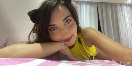 molly bl0om xxx model pic