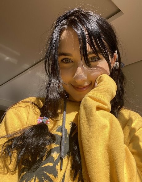 molly bl0om actress img