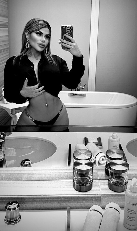 Tais Lambertini model exclusive img