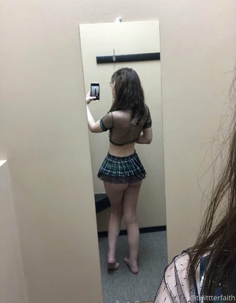 dollylol nude pornstar picture