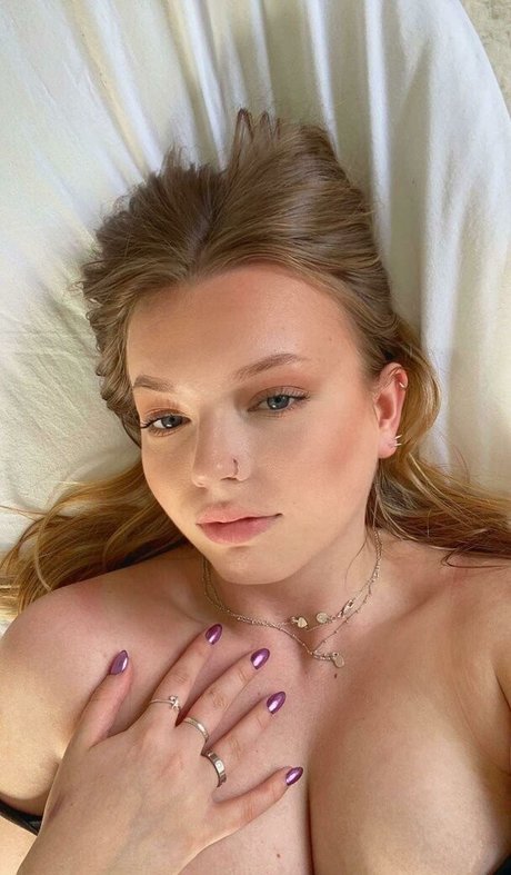 holliesworldd pornstar nude pics