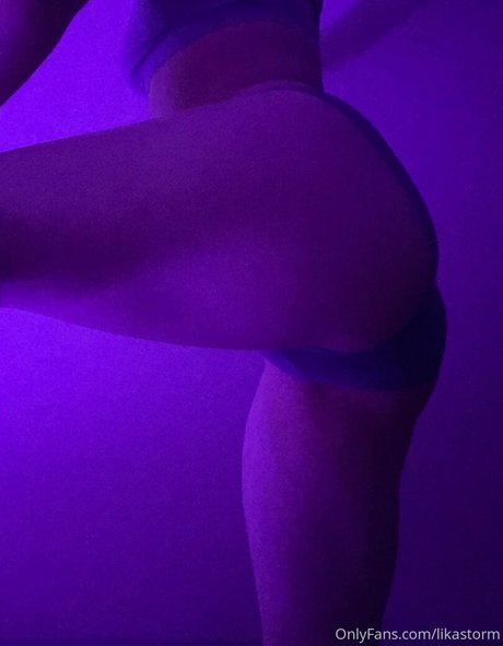 likastorm hot model img