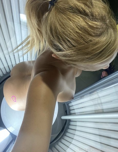 wickedolivia perfect model pic