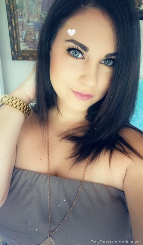 toridanyels nude model img