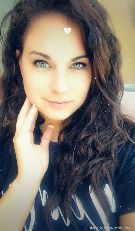 toridanyels pretty model pic