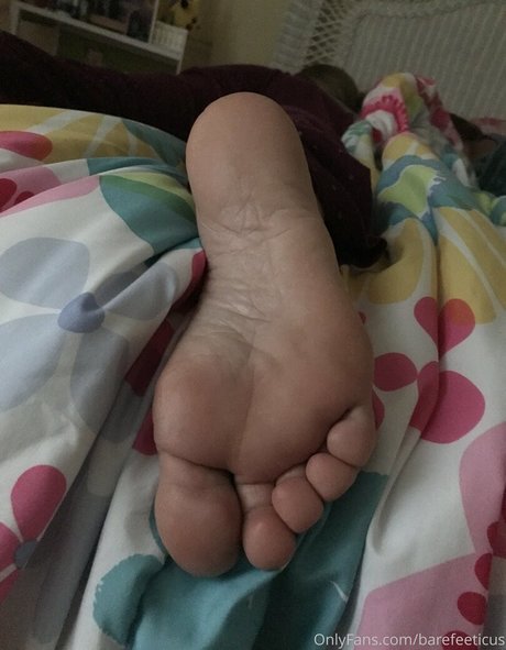 barefeeticus naked star picture