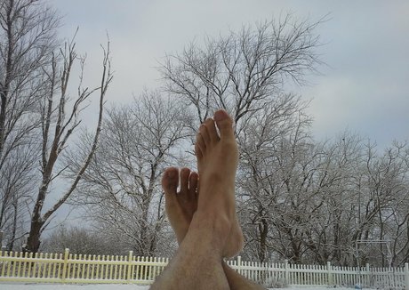 barefeeticus naked model pic