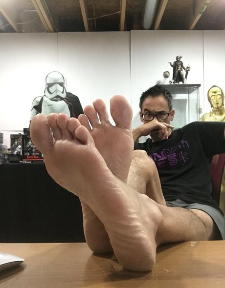 barefeeticus free actress pics