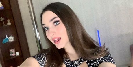 ROSEVNVunofficial sexy model img