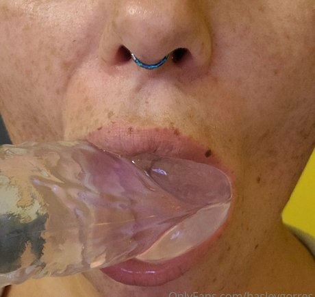 hasleygorres nude actress pictures