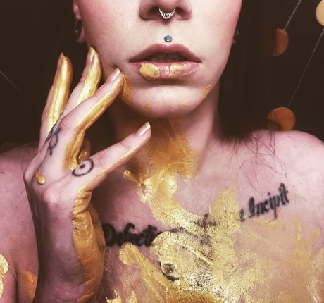 salemmoonfree model best img