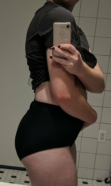 ashmeanything3 hot model images