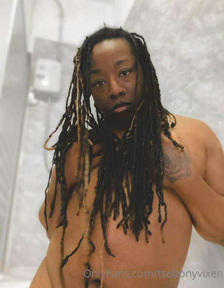 tsebonyvixen model photo