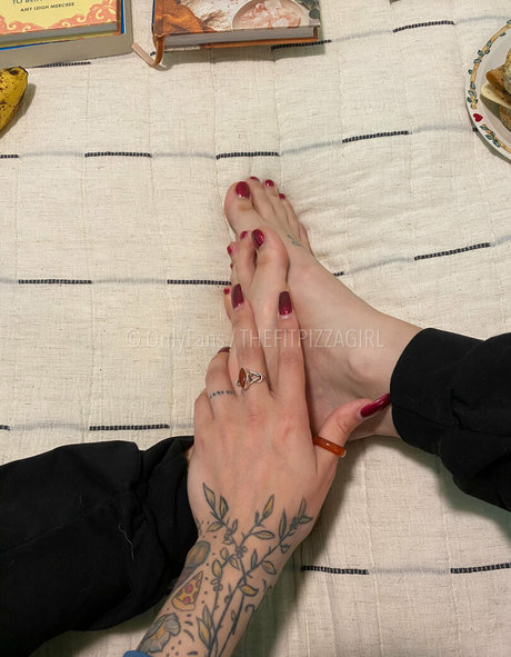 thefitpizzagirl erotic model pic