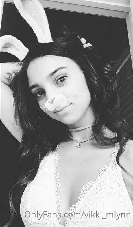 Vikki Mlynn erotic pornstar photo