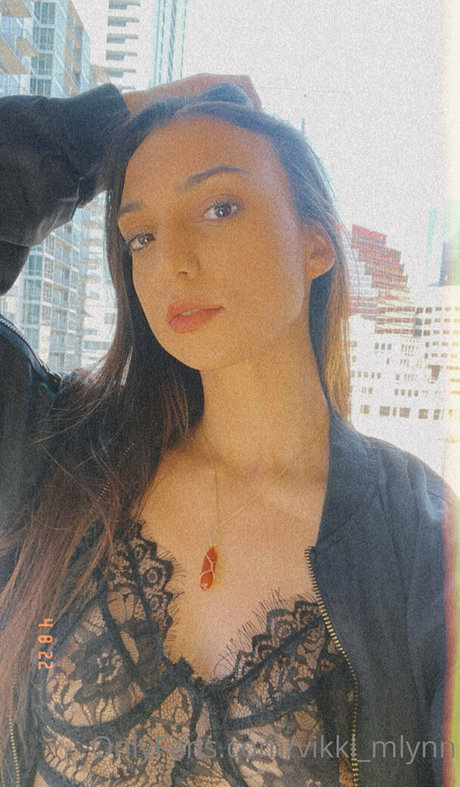 Vikki Mlynn star photos