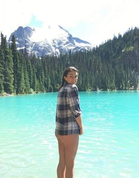 Serinda Swan art actress picture