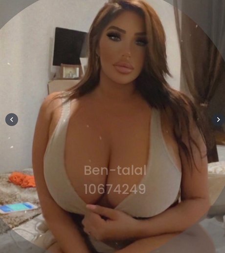 Anais Bragadias sexy star img