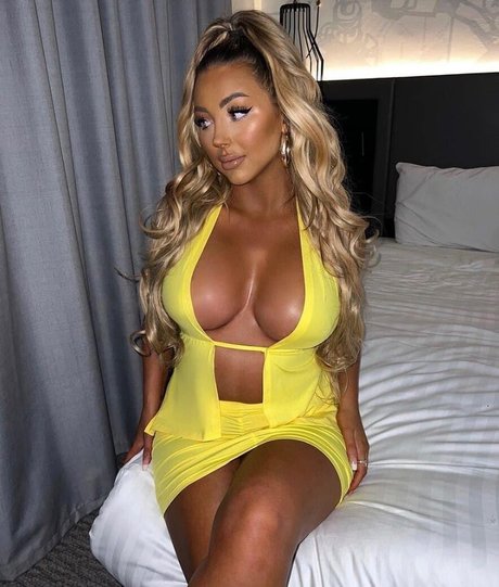 Beth Amelia nude model pictures