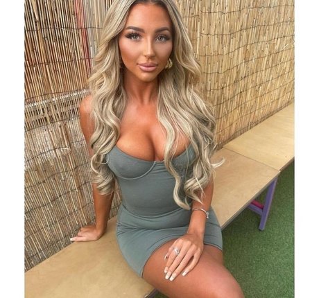 Beth Amelia naked star pics