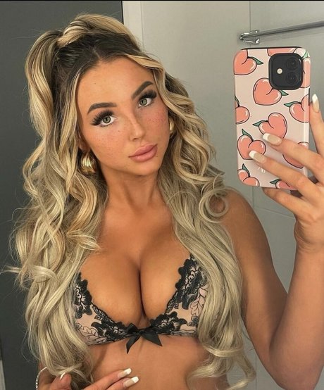 Beth Amelia nude star pic