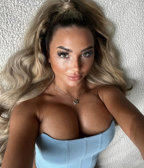 Beth Amelia star erotic pic