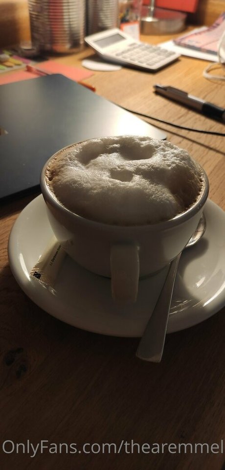 thearemmel adult model photo