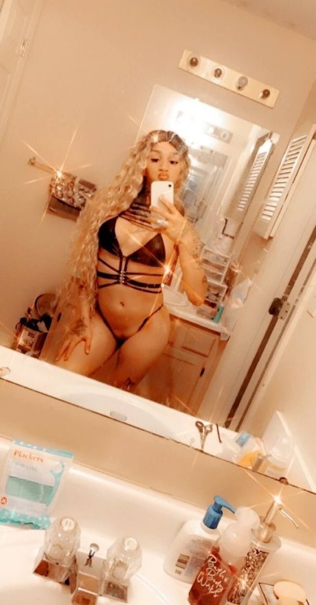 Kitty Hung adult star image