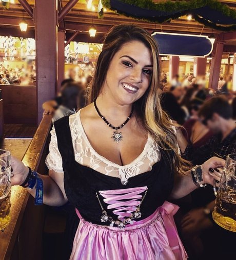 Chelsea Hammill model free photo