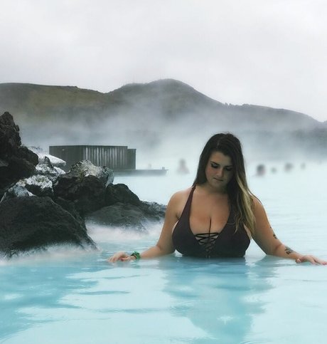 Chelsea Hammill top star photos