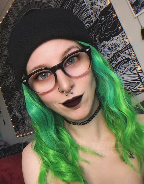 lexiveefree erotic model picture