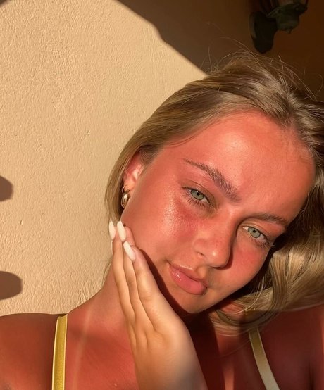 Leah Booth hd actress gallery