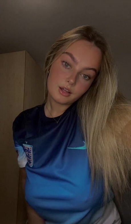 Leah Booth hot star pictures