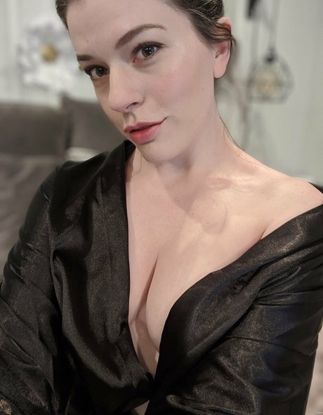 callaq hot actress img