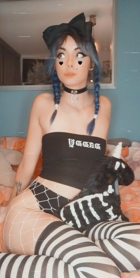 pastelwhxre star nude photo