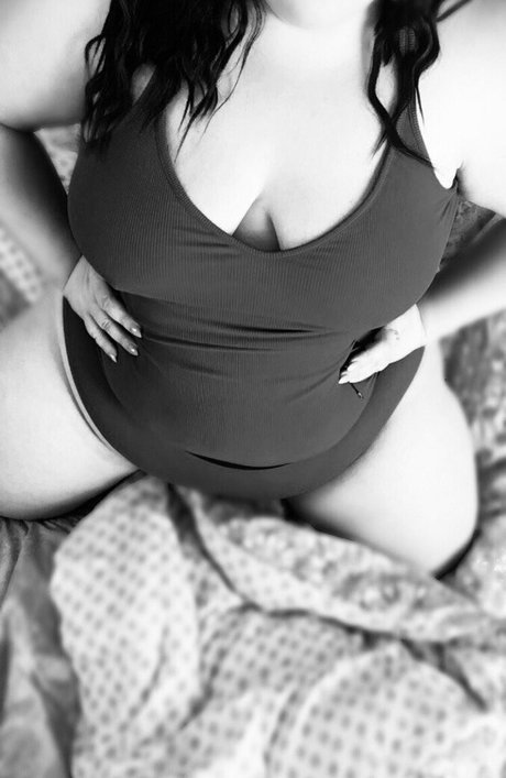 mollyisatease nudes model archive