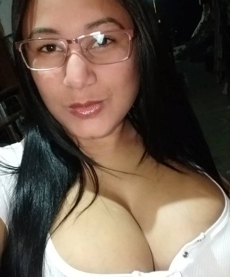 Nohely Guilarte high quality model pics