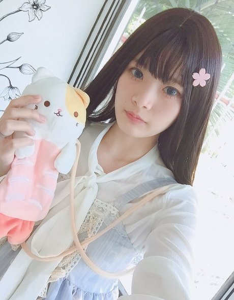 FurarOoO adult actress pic