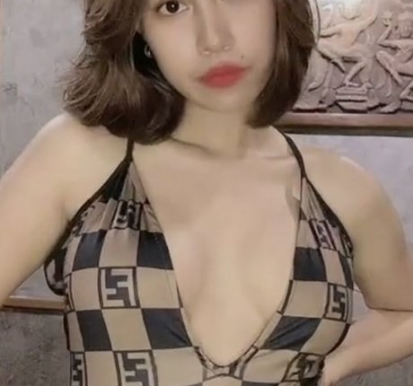 ASMRbyDee erotic model photo