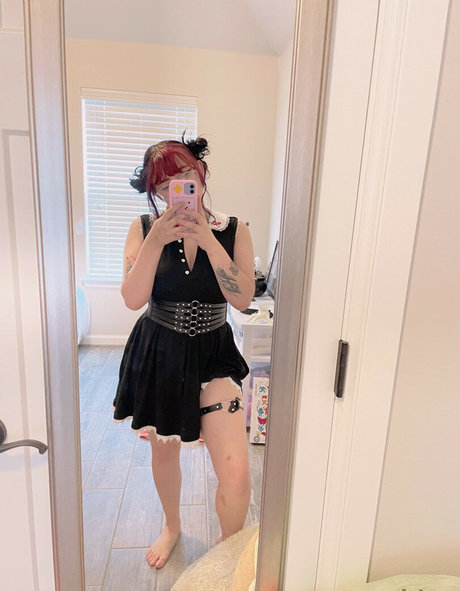 onlineevie model adult image