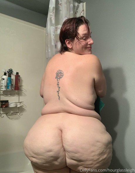 hourglassleigh star naked pictures