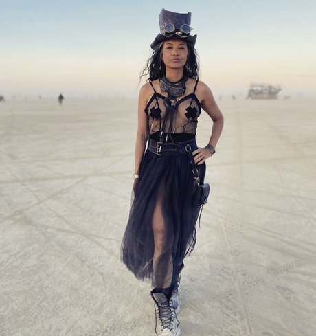 Kelly Hu star sexy pic