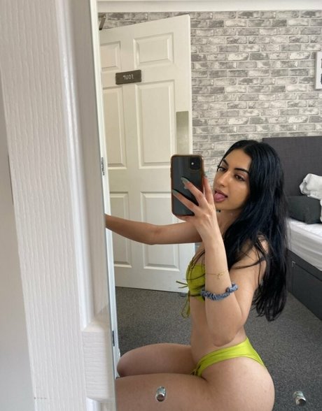 Reshmaxoxo pornstar nudes galleries