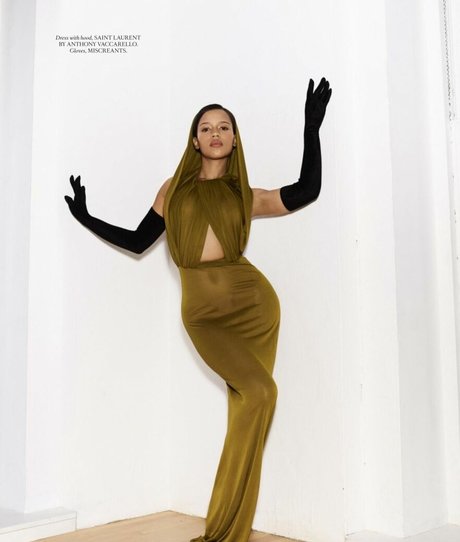 Taylor Russell model xxx photos